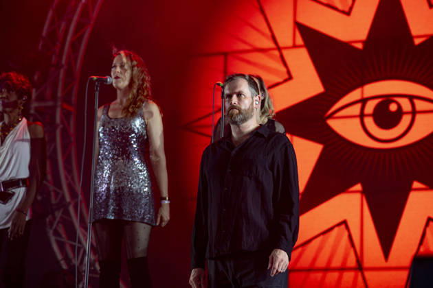 CELEBRITES : Printemps de Perouges - Saint-Maurice-de-Remens (01) France - 24 06 2026 Chris Barnes et Lorelei McBroom, Emily Lynn, Lara Smiles du groupe The Australian Pink Floyd Show se produisent sur la scene du festival Printemps de Pérouges au château de Saint-Maurice-de-Rémens (01 - France-) le 24 06 2026. Photo Sandrine Thesillat PsNewZ  Copyright: xSandrinexTHESILLATx