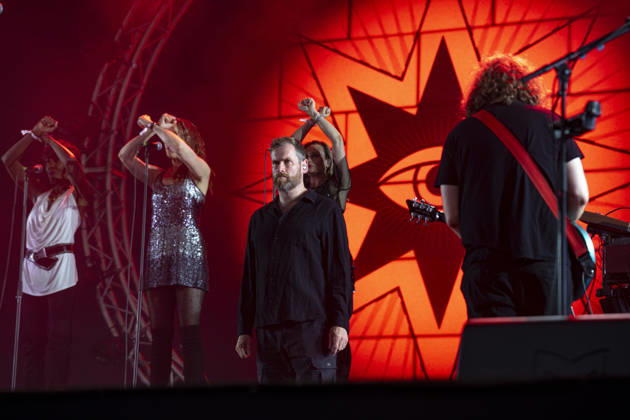 CELEBRITES : Printemps de Perouges - Saint-Maurice-de-Remens (01) France - 24 06 2026 Chris Barnes du groupe The Australian Pink Floyd Show se produit sur la scene du festival Printemps de Pérouges au château de Saint-Maurice-de-Rémens (01 - France-) le 24 06 2026. Photo Sandrine Thesillat PsNewZ  Copyright: xSandrinexTHESILLATx