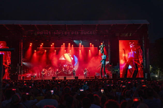 CELEBRITES : Printemps de Perouges - Saint-Maurice-de-Remens (01) France - 24 06 2026 Luc Ledy-Lepine, Paul Bonney, Ricky Howard, Chris Barnes, Lorelei McBroom, Alex Francois, Emily Lynn, Lara Smiles du groupe The Australian Pink Floyd Show se produisent sur la scene du festival Printemps de Pérouges au château de Saint-Maurice-de-Rémens (01 - France-) le 24 06 2026. Photo Sandrine Thesillat PsNewZ  Copyright: xSandrinexTHESILLATx