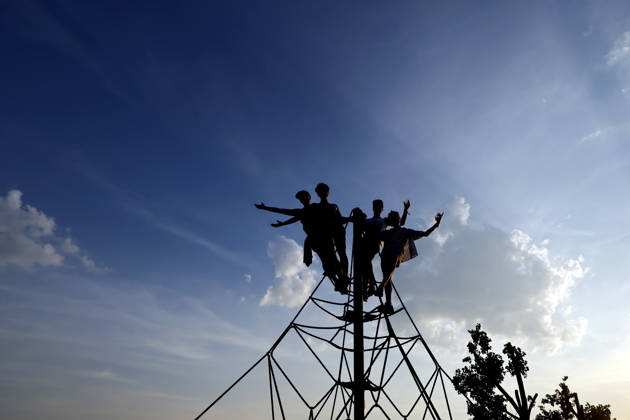 Visitors climb a climbing frame in extreme temperatures at the 2026 Rainbow Festival at Fühlinger See. Markus Krampe’s Rainbow Festival takes place as part of ColognePride. Featured image, symbolic image. Cologne, June 27, 2026. North Rhine-Westphalia, Germany Copyright: xChristophxHardtx