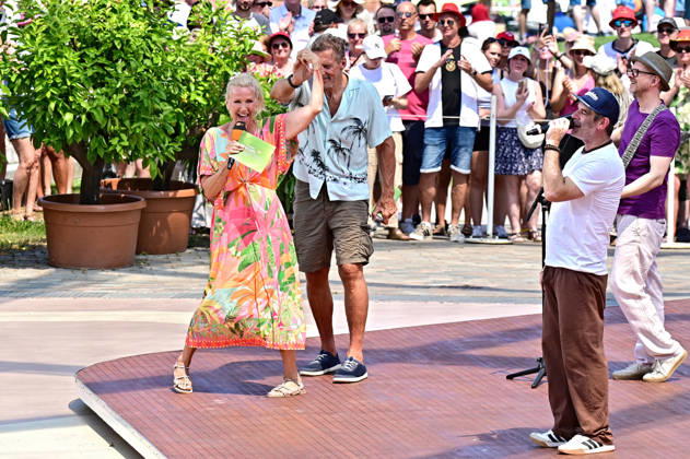 ZDF Fernsehgarten : TV host Andrea Kiwi Kiewel and actor Ralf Moeller during the ZDF entertainment show Fernsehgarten on June 28, 2026, in Mainz 20260628MWI131134