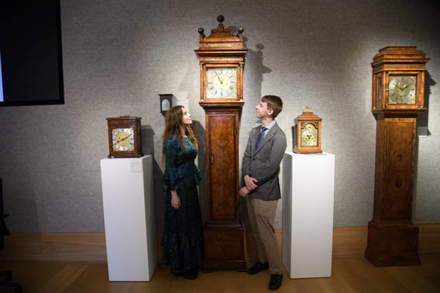 Bonhams Classics Week Sales at Bonhams, London, UK - 29 June 2026 A staff member views An exceptional early 18th century burr walnut month-going longcase clock - Thomas Tompion, London, No. 385 (est. £150k - £250k) which is part of Bonhams Classics Week Sales on 30th June - 2nd July at Bonhams, London, England, UK on Monday 29 June, 2026., Credit:Justin Ng Avalon UK, England, London, Bonhams Copyright: xJustinxNgx xAvalonx 1113334520
