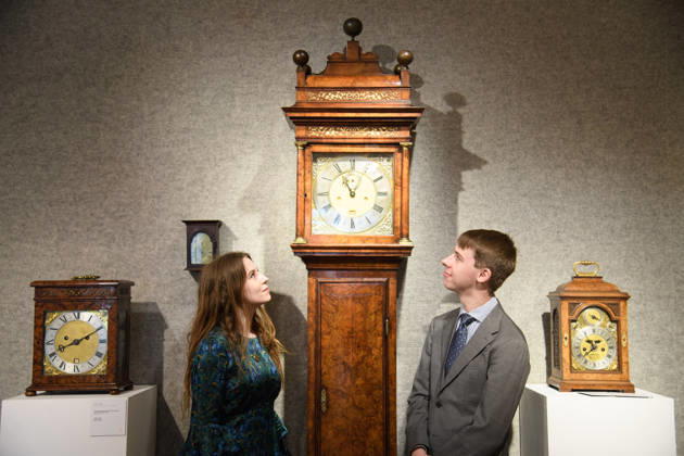 Bonhams Classics Week Sales at Bonhams, London, UK - 29 June 2026 A staff member views An exceptional early 18th century burr walnut month-going longcase clock - Thomas Tompion, London, No. 385 (est. £150k - £250k) which is part of Bonhams Classics Week Sales on 30th June - 2nd July at Bonhams, London, England, UK on Monday 29 June, 2026., Credit:Justin Ng Avalon UK, England, London, Bonhams Copyright: xJustinxNgx xAvalonx 1113334523