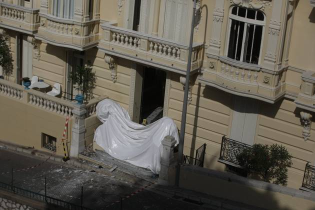 Explosion ofof criminal origin in Monaco PHOTOPQR NICE MATIN OTTONELLO Jean Francois Monaco June 30, 2026 ATTACK EXPLOSION MONACO A bomb planted in the lobby of a building in Monaco injured three people, including a Ukrainian oligarch, on Monday, June 29, 2026. A suspect is still being actively sought in the aftermath of the incident. MONACO EXPLOSION Three people were injured—two seriously—in Monaco on Monday evening following an explosion in a residential building near the French border. Authorities are pointing to a possible malicious act. Monaco, France Copyright: xPHOTOPQR NICExMATIN MAXPPPxOTTONELLOxJean-Francoisx 20260630NIM5313 20260630NIM5348