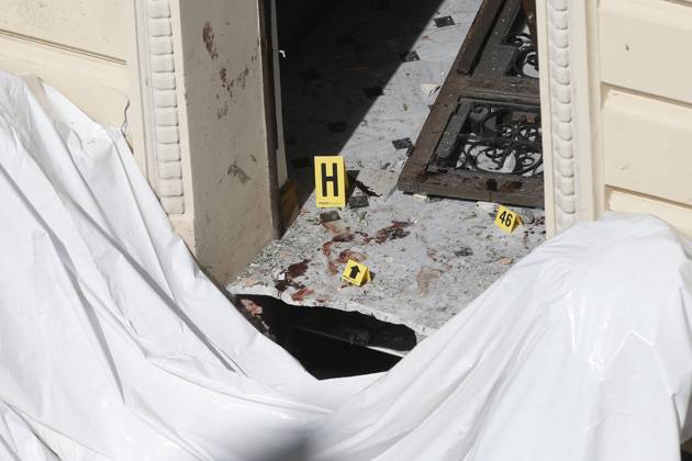 Explosion ofof criminal origin in Monaco PHOTOPQR NICE MATIN OTTONELLO Jean Francois Monaco June 30, 2026 ATTACK EXPLOSION MONACO A bomb planted in the lobby of a building in Monaco injured three people, including a Ukrainian oligarch, on Monday, June 29, 2026. A suspect is still being actively sought in the aftermath of the incident. MONACO EXPLOSION Three people were injured—two seriously—in Monaco on Monday evening following an explosion in a residential building near the French border. Authorities are pointing to a possible malicious act. Monaco, France Copyright: xPHOTOPQR NICExMATIN MAXPPPxOTTONELLOxJean-Francoisx 20260630NIM5313 20260630NIM5653