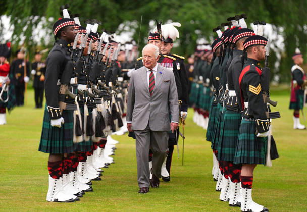 King visits Scotland for Holyrood Week King Charles III inspects the guard of honour, Balaklava Company, 5th Battalion, the Royal Regiment of Scotland during the Ceremony of the Keys in the gardens of the Palace of Holyroodhouse in Edinburgh, as part of the King s visit to Scotland for Holyrood Week. Picture date: Tuesday June 30, 2026., Credit:Aaron Chown PA ROTA - B68 Avalon UK, Edinburgh  Copyright: xAaronxChownx xPAxROTAx-xB68x xAvalonx 1113543667
