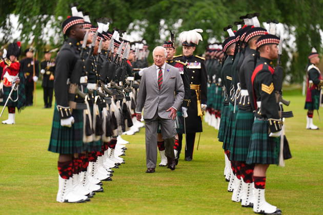 King visits Scotland for Holyrood Week King Charles III inspects the guard of honour, Balaklava Company, 5th Battalion, the Royal Regiment of Scotland during the Ceremony of the Keys in the gardens of the Palace of Holyroodhouse in Edinburgh, as part of the King s visit to Scotland for Holyrood Week. Picture date: Tuesday June 30, 2026., Credit:Aaron Chown PA ROTA - B68 Avalon UK, Edinburgh  Copyright: xAaronxChownx xPAxROTAx-xB68x xAvalonx 1113543712