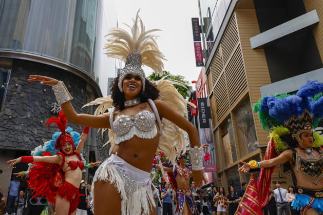 Dancers perform samba show summer festival in Seoul Dancers from Lotte World, a South Korean theme park, perform a samba show during a summer festival promotional event in the Myeongdong shopping district in Seoul, South Korea, on July 01, 2026. Seoul South Korea  Copyright: xMatrixxImagesx xJungxUi-Chelx