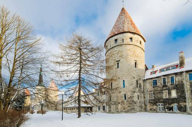Park at a fortification of Old Tallinn, winter view Copyright: xbreeze09x Panthermedia73054700.jpg