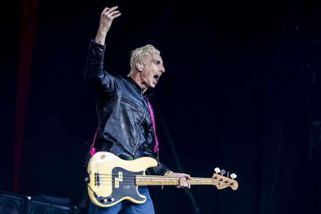 Wolf Alice live at Roskilde Festival 2026 Roskilde, Denmark. 01st, July 2026. The British alternative rock band Wolf Alice performs a live concert during the Danish music festival Roskilde Festival 2026 in Roskilde. Here bass player Theo Ellis is seen live on stage. Denmark, Roskilde  Copyright: xGonzalesxPhoto LassexLagonix