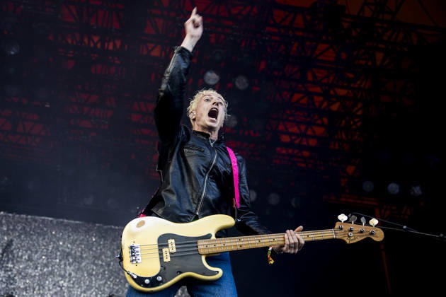 Wolf Alice live at Roskilde Festival 2026 Roskilde, Denmark. 01st, July 2026. The British alternative rock band Wolf Alice performs a live concert during the Danish music festival Roskilde Festival 2026 in Roskilde. Here bass player Theo Ellis is seen live on stage. Denmark, Roskilde  Copyright: xGonzalesxPhoto LassexLagonix