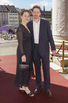 Johanna Graen and Anthony Paul upon their arrival at the Opera for All 2026 event, part of the Munich Opera Festival, featuring a live opera broadcast of Richard Wagner s *Die Walküre* at the National Theater in Munich, July 4, 2026 Foto:xN.xKolinzx xFuturexImagex oper_6727