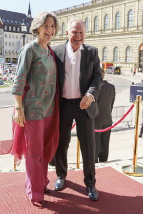 Wolfgang Heubisch with his wife, Kristina Kalb Heubisch, upon arrival at the Opera for All 2026 event, part of the Munich Opera Festival, featuring a live opera broadcast of Richard Wagner’s *Die Walküre* at the National Theater in Munich, July 4, 2026 Foto:xN.xKolinzx xFuturexImagex oper_6750