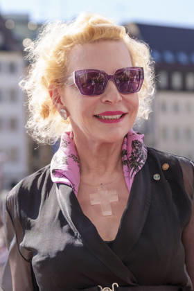 Sunnyi Melles upon her arrival at the Opera for All 2026 event, part of the Munich Opera Festival, featuring a live opera broadcast of Richard Wagner s *Die Walküre* at the National Theater in Munich, July 4, 2026 Foto:xN.xKolinzx xFuturexImagex oper_6760