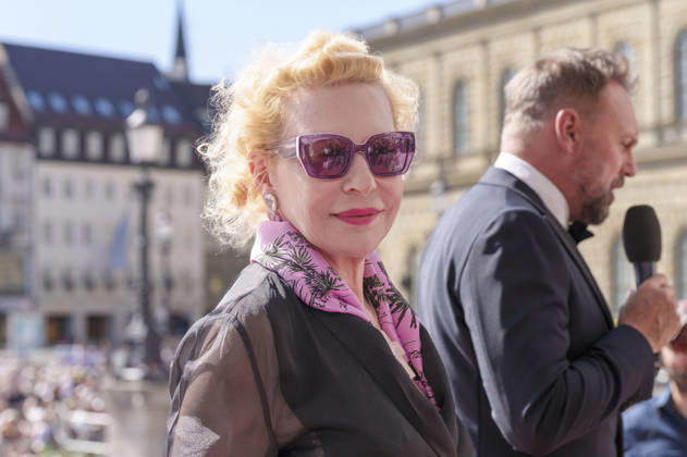 Sunnyi Melles upon her arrival at the Opera for All 2026 event, part of the Munich Opera Festival, featuring a live opera broadcast of Richard Wagner s *Die Walküre* at the National Theater in Munich, July 4, 2026 Foto:xN.xKolinzx xFuturexImagex oper_6762