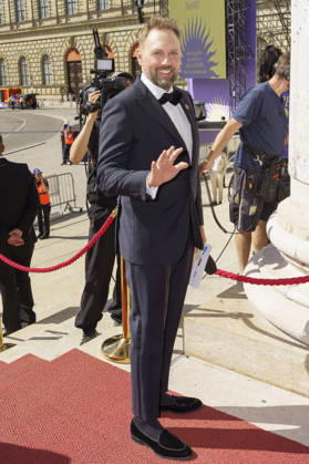 Steven Gätjen upon arrival at the Opera for All 2026 event, part of the Munich Opera Festival, featuring a live opera broadcast of Richard Wagner s *Die Walküre* at the National Theater in Munich, July 4, 2026 Foto:xN.xKolinzx xFuturexImagex oper_6701