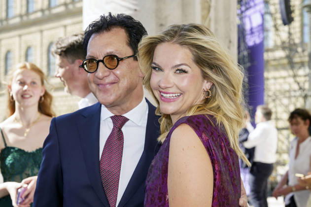 Serge Dorny and Teresa Boning upon their arrival at the Opera for All 2026 event, part of the Munich Opera Festival, featuring a live opera broadcast of Richard Wagner s *Die Walküre* at the National Theater in Munich, July 4, 2026 Foto:xN.xKolinzx xFuturexImagex oper_6713