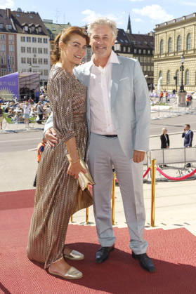 Nicola Tiggeler and Timothy Peach upon their arrival at the Opera for All 2026 event, part of the Munich Opera Festival, featuring a live opera broadcast of Richard Wagner’s *Die Walküre* at the National Theater in Munich, July 4, 2026 Foto:xN.xKolinzx xFuturexImagex oper_6721
