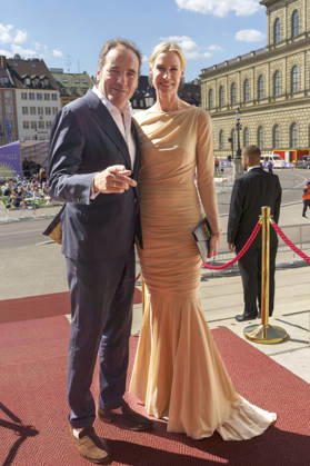 Thomas Ohrner with his wife Anne Arnholdt upon arrival at the Opera for All 2026 event, part of the Munich Opera Festival, featuring a live opera broadcast of Richard Wagner’s *Die Walküre* at the National Theater in Munich, July 4, 2026 Foto:xN.xKolinzx xFuturexImagex oper_6729