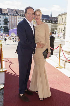 Thomas Ohrner with his wife Anne Arnholdt upon arrival at the Opera for All 2026 event, part of the Munich Opera Festival, featuring a live opera broadcast of Richard Wagner’s *Die Walküre* at the National Theater in Munich, July 4, 2026 Foto:xN.xKolinzx xFuturexImagex oper_6731