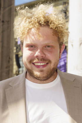 Johannes Berzl upon his arrival at the Opera for All 2026 event, part of the Munich Opera Festival, featuring a live opera broadcast of Richard Wagner s *Die Walküre* at the National Theater in Munich, July 4, 2026 Foto:xN.xKolinzx xFuturexImagex oper_6736