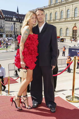 Olga Löffler with her husband Niclas Löffler upon arrival at the Opera for All 2026 event, part of the Munich Opera Festival, featuring a live opera broadcast of Richard Wagner s *Die Walküre* at the National Theater in Munich, July 4, 2026 Foto:xN.xKolinzx xFuturexImagex oper_6737