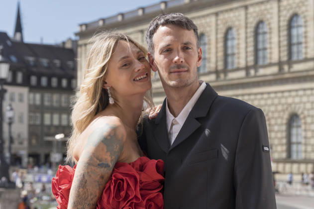 Olga Löffler with her husband Niclas Löffler upon arrival at the Opera for All 2026 event, part of the Munich Opera Festival, featuring a live opera broadcast of Richard Wagner s *Die Walküre* at the National Theater in Munich, July 4, 2026 Foto:xN.xKolinzx xFuturexImagex oper_6739
