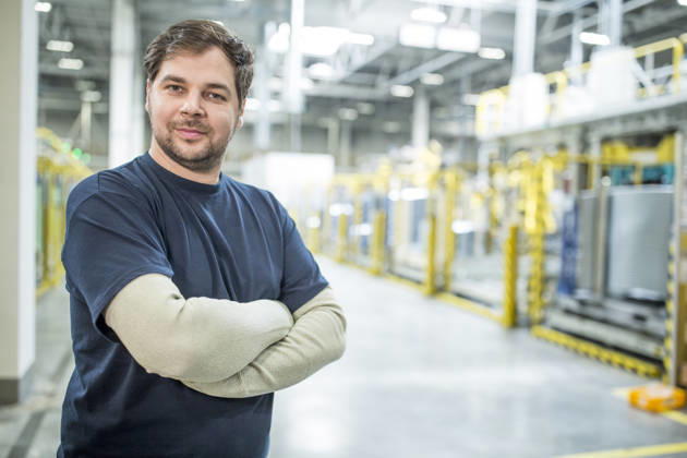 Portrait of confident worker in a modern factory model released, Symbolfoto property released, WESTF24317