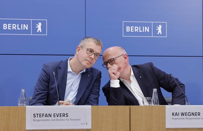 Stefan Evers, Mayor of Berlin; Kai Wegner, Governing Mayor of Berlin, Germany, Berlin; Senate press conference together with the Mayor and Senator for Economy, Energy, and Public Enterprises, Franziska Giffey, as well as the Mayor and Senator for Finance, Culture, and Social Cohesion, Stefan Evers