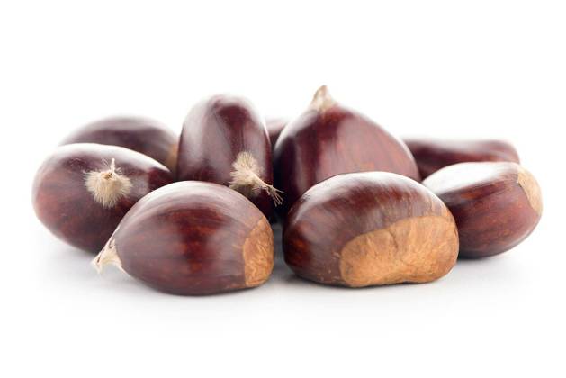 Chestnuts with shell isolated on white background. Copyright: xhomydesignx Panthermedia73366056.jpg