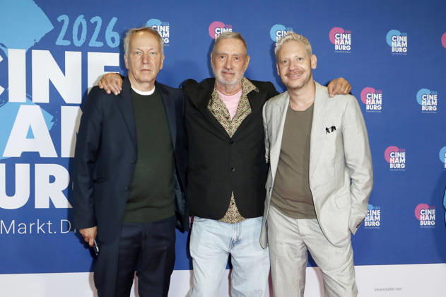 Thomas Wöbke, Roland Emmerich, and Marco Kreuzpaintner at the presentation of the Gläsernes Leinwand award to Roland Emmerich as part of CineHamburg 2026 at Cinemaxx Dammtor in Hamburg, July 7, 2026 Foto:xC.xTamckex xFuturexImagex emmerich_6730