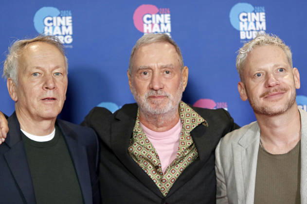 Thomas Wöbke, Roland Emmerich, and Marco Kreuzpaintner at the presentation of the Gläsernes Leinwand award to Roland Emmerich as part of CineHamburg 2026 at Cinemaxx Dammtor in Hamburg, July 7, 2026 Foto:xC.xTamckex xFuturexImagex emmerich_6733