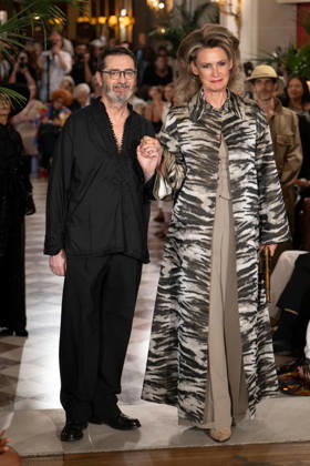 PFW - Franck Sorbier Runway Franck Sorbier and a model walk the runway during the Franck Sorbier Haute Couture Fall Winter 2026 2027 show as part of Paris Fashion Week in Paris, France on July 08, 2026. Photo by Laurent Zabulon ABACAPRESS.COM Copyright: xZabulonxLaurent ABACAx