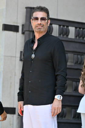 PFW Haute Couture Elie Saab Outside Arrivals JR Richard Orlinski arriving at the Elie Saab show during Haute Couture Fashion Week in Paris, France, on 8 July 2026. Photo by Julien Reynaud APS-Medias ABACAPRESS.COM Paris France Copyright: xReynaudxJulien APS-Medias ABACAx
