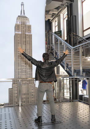 July 8, 2026, New York, New York, USA: VINCENT WALSH visits the Empire State Building in New York to celebrate the Premiere of The Westies on MGM. 8 July 2026 New York USA  - ZUMAa265 20260708_zep_a265_071 Copyright: xEricxAcquayex