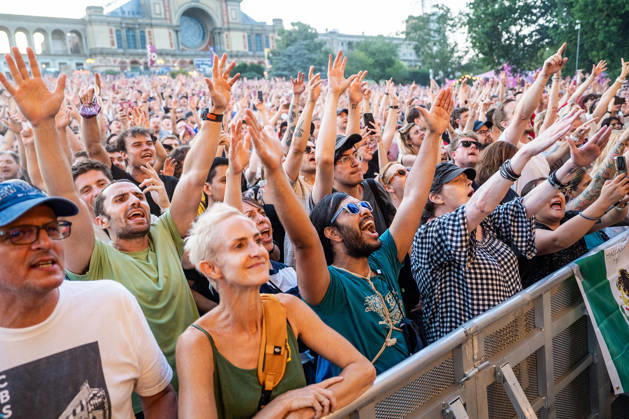 Crowds at The Maccabees headlining show at Outdoor Summer Season, Alexandra Palace on July 09, 2026 in London, England. LONDON, ENGLAND - JULY 09: Crowds at The Maccabees headlining show at Outdoor Summer Season, Alexandra Palace on July 09, 2026 in London, England., Credit:Pupat Chenaksara Avalon United Kingdom, London, Alexandra Palace Park Copyright: xPupatxChenaksarax xAvalonx 1115599136