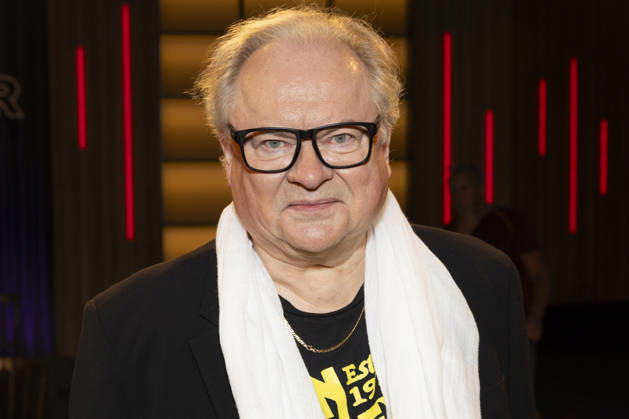 Singer and writer Heinz Rudolf KUNZE, smiling, wearing a white scarf, portrait, appearing as a guest on the TV show Kölner Treff on WDR television, recorded on July 10, 2026, broadcast on August 7, 2026
