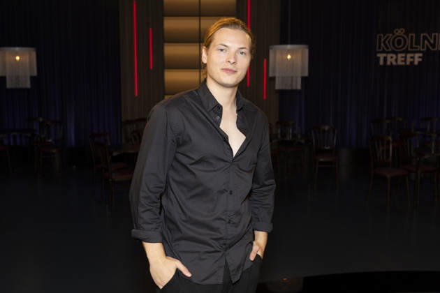 Singer Gabriel KELLY, smiling, half-length portrait, guest on the TV show Kölner Treff on WDR television, recorded on July 10, 2026, aired on August 7, 2026
