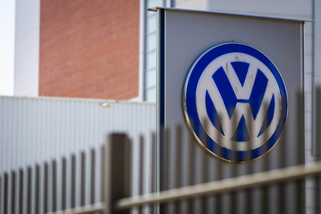 Stock photo: Volkswagen Osnabrück—VW logo at Gate 2 of the VW plant in Osnabrück, July 11, 2026. Stock photo: VW Osnabrück