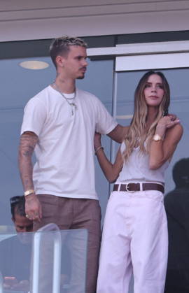 Entertainment Themen der Woche KW29 2026 World Cup Final - Beckham Family In The Stands - USA Victoria Beckham and her son Romeo Beckhamin the stands during the Closing ceremony ahead of the FIFA World Cup 2026 final football match between Spain and Argentina on July 19, 2026 in East Rutherford, NJ, USA. Photo by Charles Guerin ABACAPRESS.COM East Rutherford NJ United States  Copyright: xGuerinxCharles ABACAx