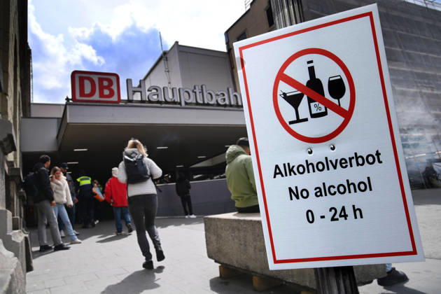 ATTENTION: PHOTO MONTAGE — Deutsche Bahn Plans Nationwide Alcohol Ban at Train Stations Deutsche Bahn intends to enforce an alcohol ban at all train stations in the future. It hopes this will improve safety for employees and passengers.