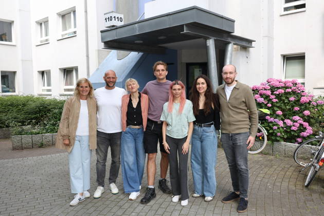 Diana Schulte Kellinghaus, Sven Rudat, Annette Unger, Ludger Bökelmann, Harriet Herbig Matten, Katharina Sporen, Henry Tritschler, photo shoot for the film *Mama* as part of the *Nordlichter* film series; NDR is filming in Hamburg for the *Nordlichter* series as part of the production support program for emerging filmmakers; photo shoot on the film set in Hamburg-Lokstedt, July