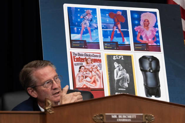 Examining the Smithsonian s Efforts to Reshape the Past UNITED STATES - JULY 21: Chairman Tim Burchett, R-Tenn., displays pictures from the Smithsonian exhibit Entertainment Nation, while questioning Anthea Hartig, director of the Smithsonian Institute s National Museum of American History, during the House Oversight and Government Reform Delivering on Government Efficiency Subcommittee hearing titled Rewriting American History: Examining the Smithsonian s Efforts to Reshape the Past, in Rayburn building on Tuesday, July 21, 2026. (Tom Williams CQ Roll Call) Washington DC United States EDITORIAL USE ONLY Copyright: x2026xCQ-RollxCall,xInc.x TomxWilliamsx rollcallpix172067