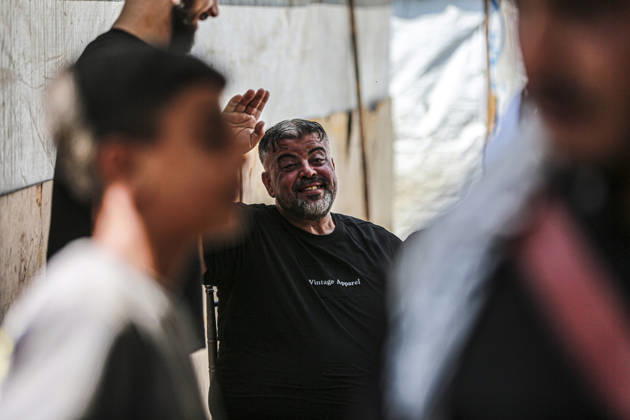 Gaza Families Celebrate Tawjihi Success A Palestinian man smiles and raises his hand while standing among residents during celebrations of the Tawjihi results in Gaza City, northern Gaza Strip, on July 23, 2026. Families in displacement camps and neighborhoods across northern Gaza City held modest celebrations for students who passed the Tawjihi examinations amid war, blockade and severe humanitarian conditions. Gaza Gaza Strip Palestinian Territories Copyright: xFaizxQreqax