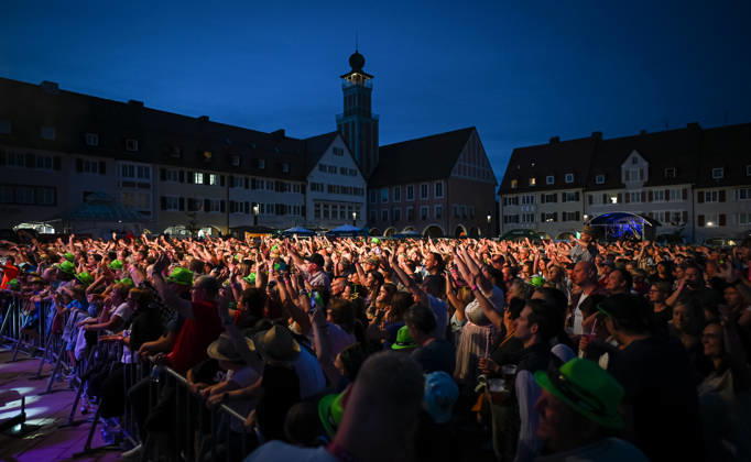 Freudenstadt, July 24, 2026: Black Forest Air Open Air Festival on the Market Square—overview, spectators, and fans create a lively atmosphere on the Market Square with the town hall tower in the background; headliner: DJ Oetzi with his band