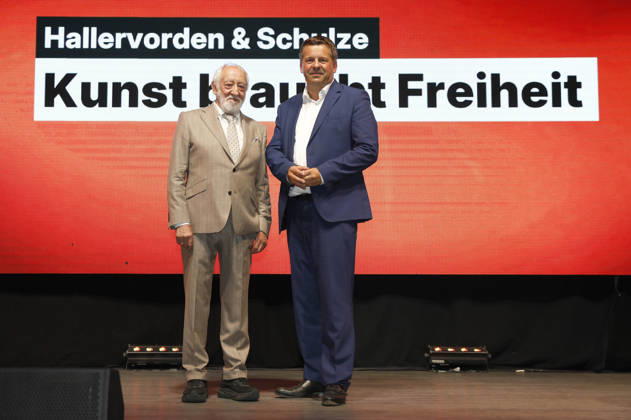 Dieter Hallervorden and Sven Schulze at the kickoff of the Art Needs Freedom lecture series at the Capitol Halle Saale, July 28, 2026 Foto:xR.xStoffelsx xFuturexImagex hallervorden_schulze_6717