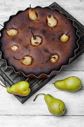 Autumn chocolate cake with whole pears on light background Copyright: xLMykolax Panthermedia74365242.jpg