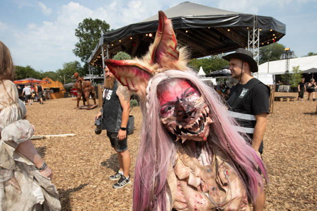 Day 2 of the 35th Wacken Open Air: Metal Legends in the Summer Heat The second day of Wacken took place in the summer heat, and the legends shared the stage. Well into the night, more stars of the scene will continue to fire up the 85,000 fans; a set starting at 10 p.m. was almost eagerly anticipated. The s