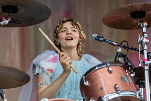 Green Juice Festival 2026 BLOND Lotta KUMMER Drums, Vocals The Chemnitz-based indie pop band Blond performing live outdoors on the main stage at the Green Juice Festival in Park Neu Vilich in Bonn, Bonn Neu Vilich, North Rhine-Westphalia, Germany Copyright: xMarcxJohnx