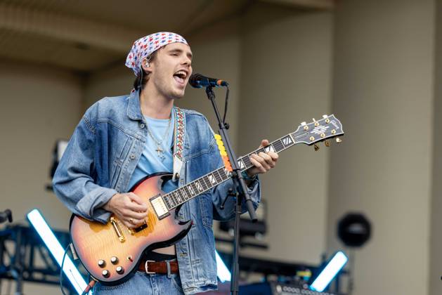 Entertainment Bilder des Tages August 2, 2026, Chicago, Illinois, USA: CRUZ BECKHAM during the Lollapalooza Music Festival at Grant Park in Chicago, Illinois Chicago USA  - ZUMAs135 20260802_zap_s135_007 Copyright: xDanielxDeSloverx